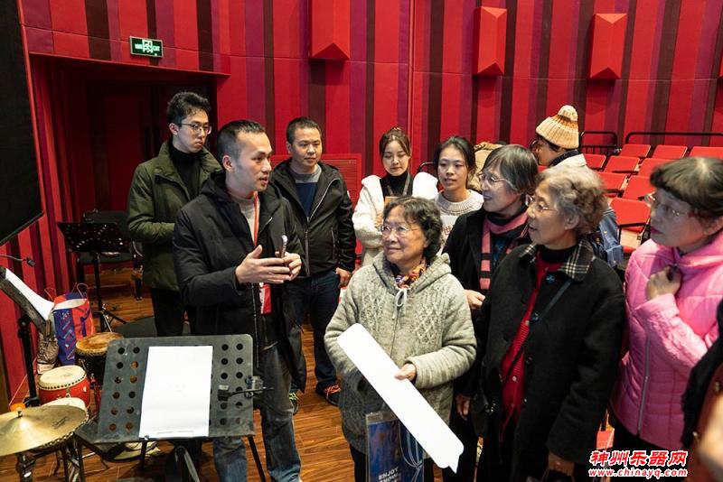 用脚控制音色的乐器你见过么？