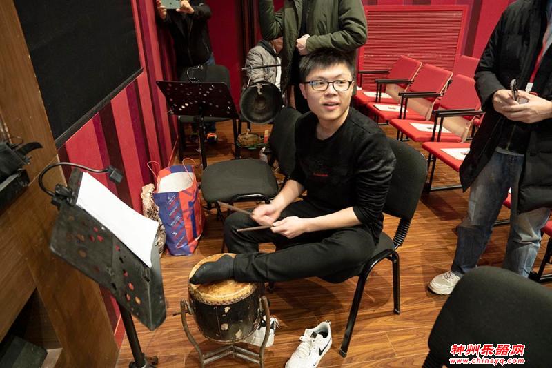 用脚控制音色的乐器你见过么？