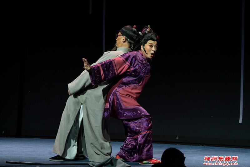 用脚控制音色的乐器你见过么？