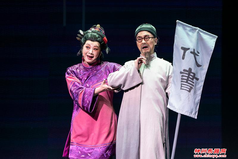 用脚控制音色的乐器你见过么？