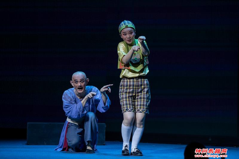 用脚控制音色的乐器你见过么？