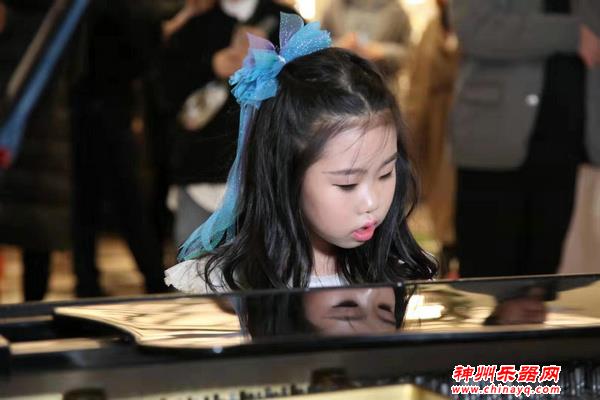 柏林艺术校长刘晶晶携五位爱徒奏响首届和平之音新年音乐会！