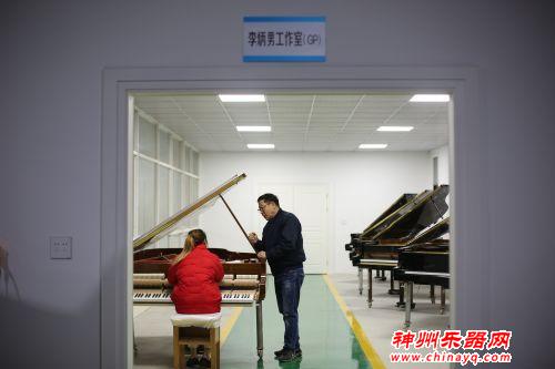 洛舍钢琴改奏“施特劳斯”