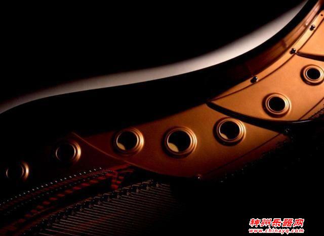 为什么钢琴一定要调音？专业调音师有多重要？