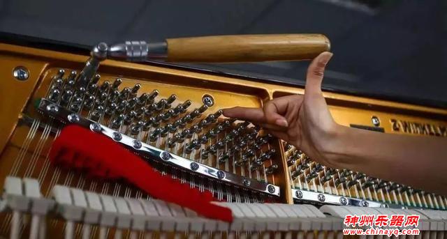 为什么钢琴一定要调音？专业调音师有多重要？
