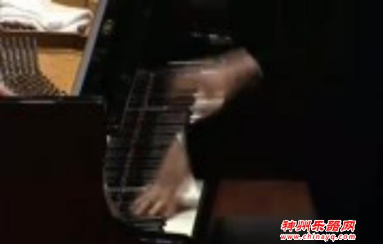 郎朗演奏李斯特的炫技神曲《钟》 堪称鬼畜一般的手