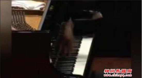郎朗演奏李斯特的炫技神曲《钟》 堪称鬼畜一般的手