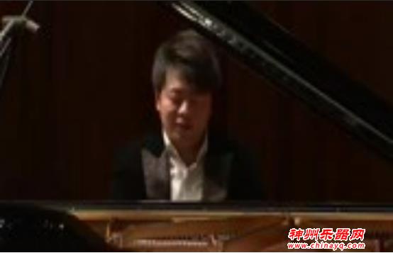 郎朗演奏李斯特的炫技神曲《钟》 堪称鬼畜一般的手
