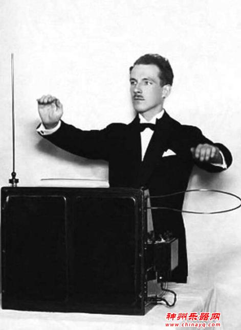 这个乐器竟然不用任何触碰就能发出声音！太神奇了！