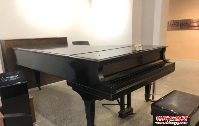 施坦威钢琴联手上海交响乐团发布上交140周年限量版钢琴