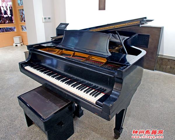 上交邀请市民试新琴！和施坦威联名的“限量版”