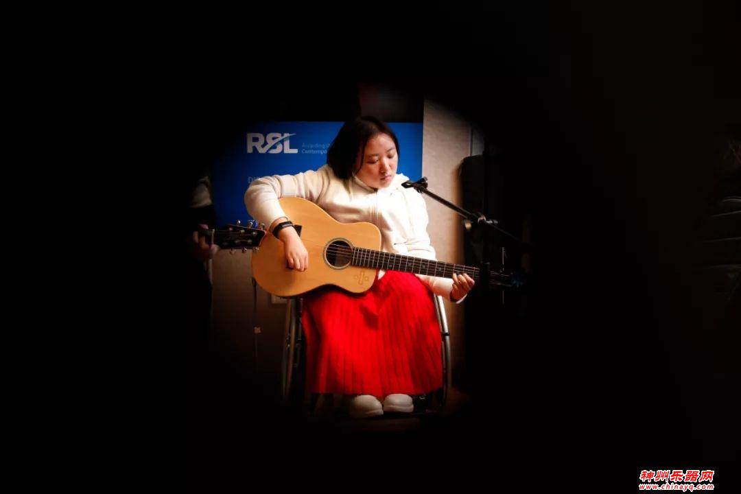 加入这支乐队“得有病”，患罕见病的年轻人用音乐做解药