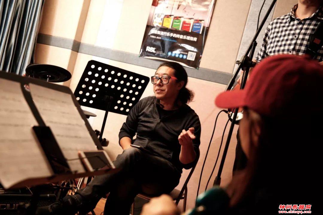 加入这支乐队“得有病”，患罕见病的年轻人用音乐做解药