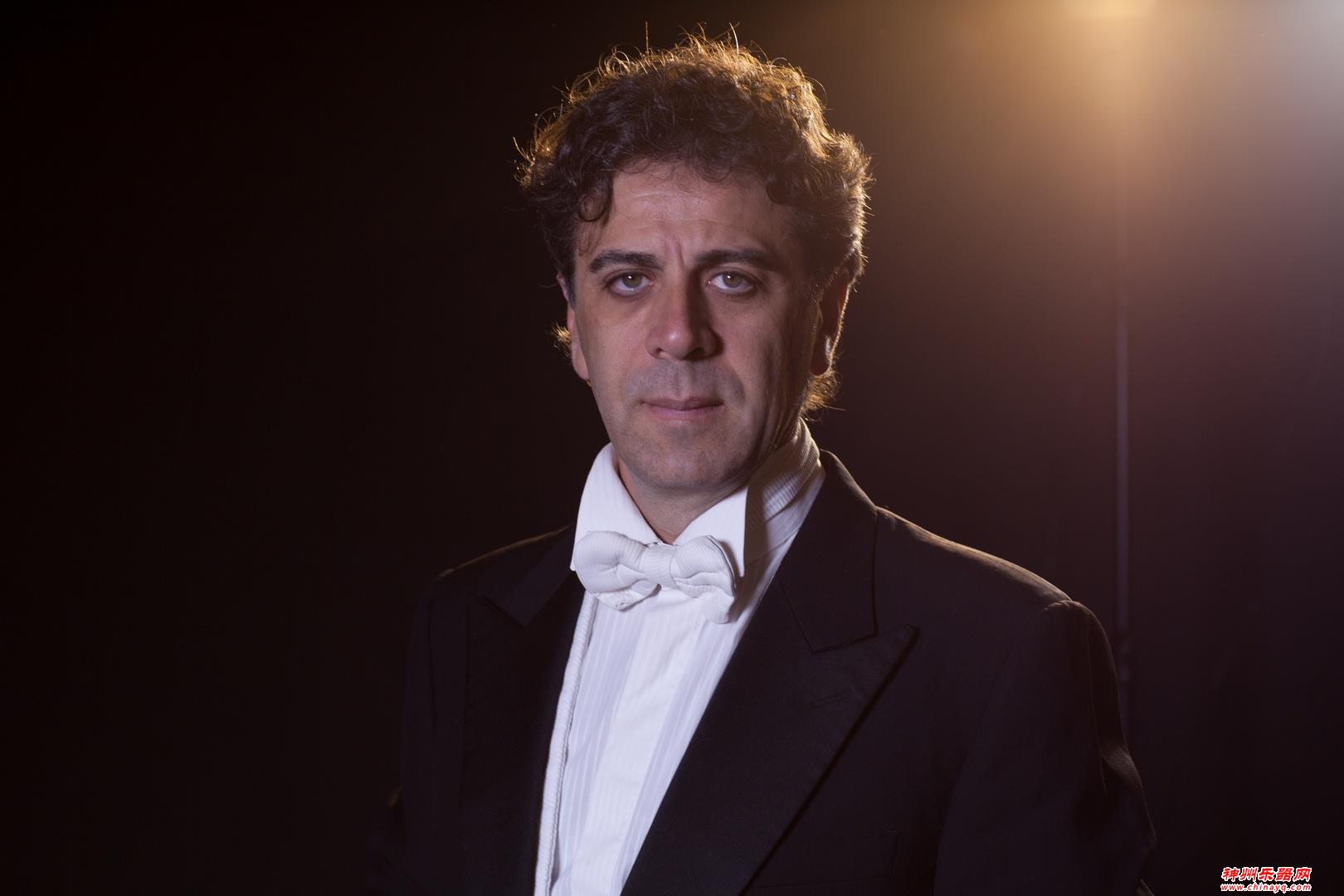 倾听新年钟声 “乌克兰之声”奏响音乐祝福