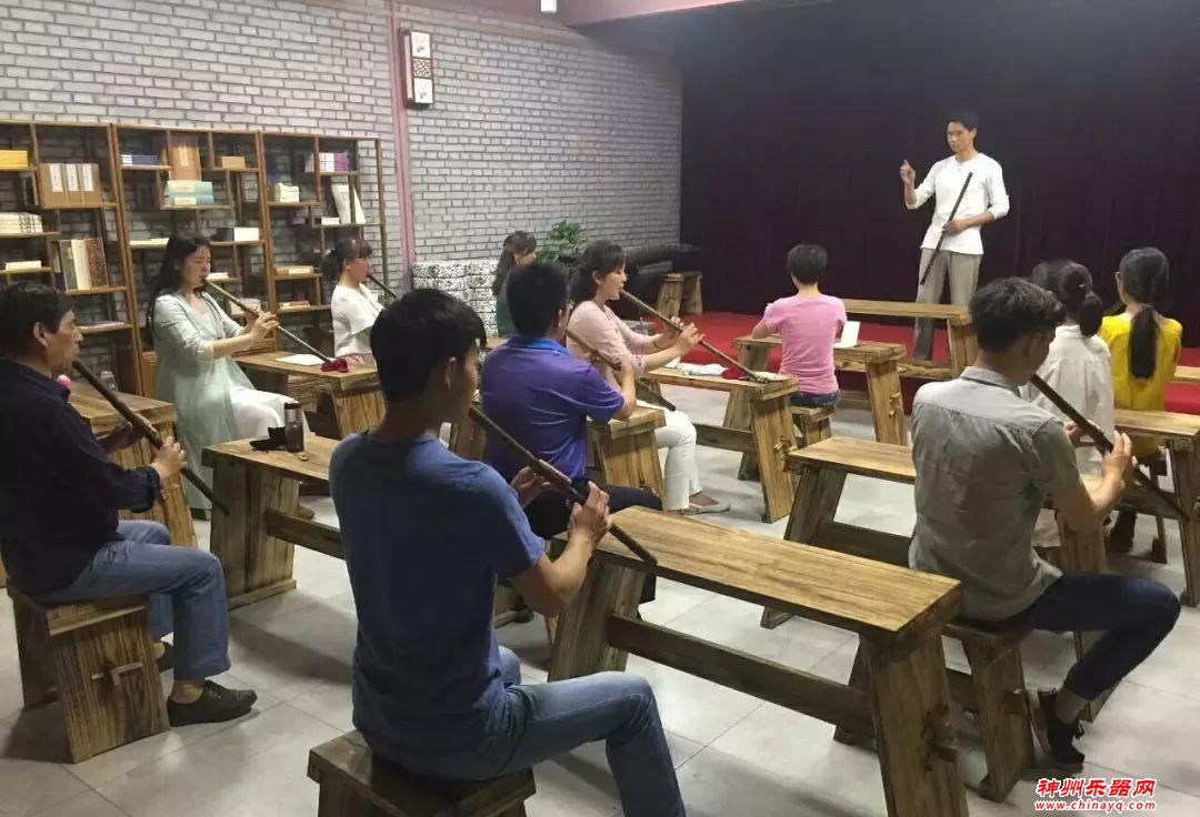 萧声奏雅乐，茶味游江南