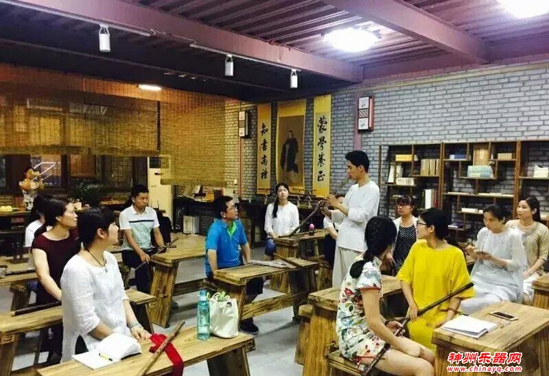 萧声奏雅乐，茶味游江南