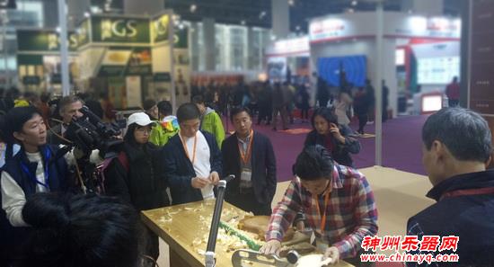 第五届提琴制作演示活动 徐永成制作师演示内弧制作