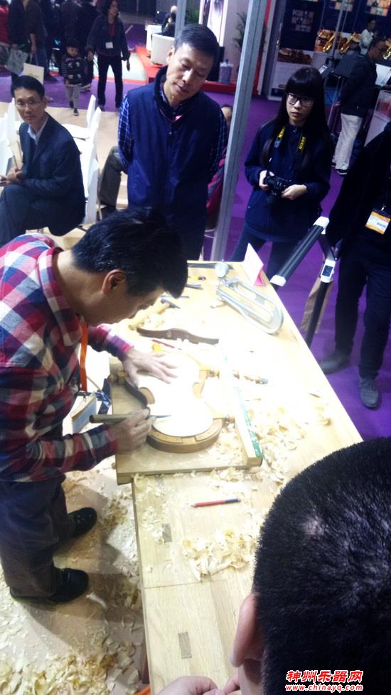 第五届提琴制作演示活动 徐永成制作师演示内弧制作