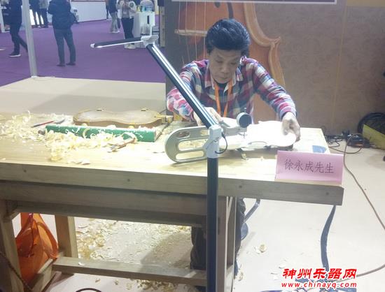 第五届提琴制作演示活动 徐永成制作师演示内弧制作