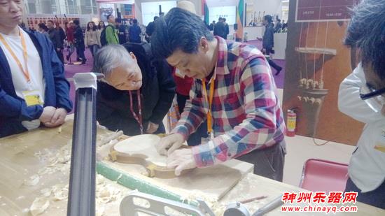 第五届提琴制作演示活动 徐永成制作师演示内弧制作