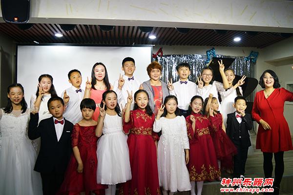 走进钢琴世界 奏响春天童话 秦川艺校吕红英老师之亲子音乐会盛大举行