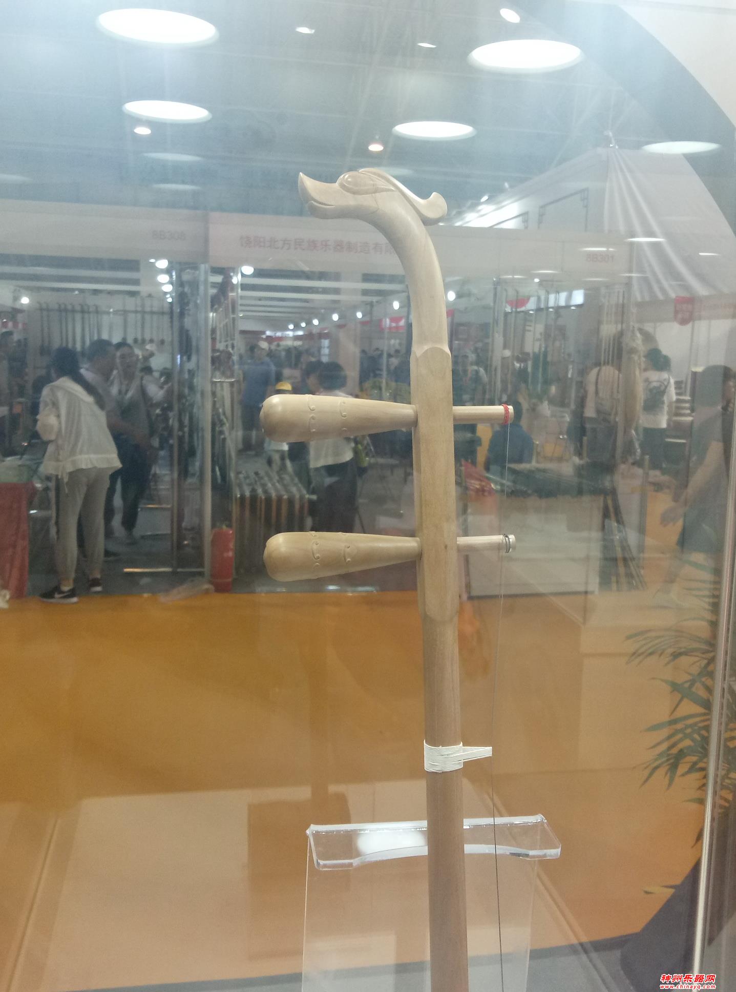 参观2019北京乐器展 售价38万的极品二胡