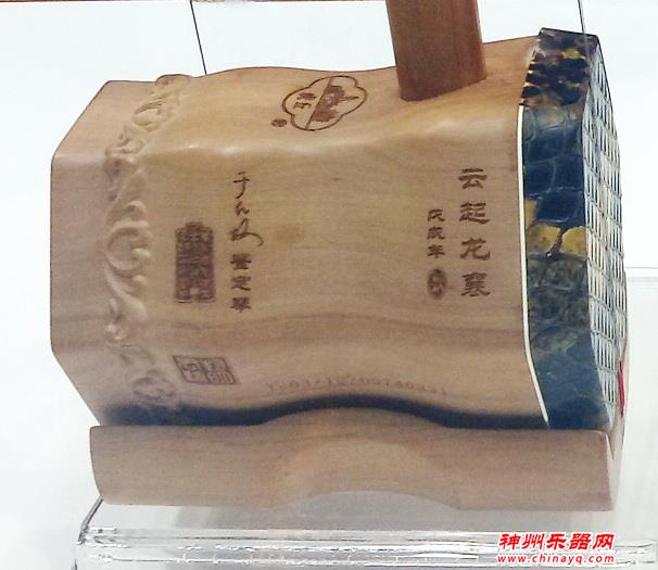 参观2019北京乐器展 售价38万的极品二胡