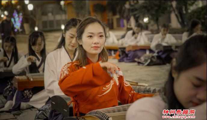 “茉莉花开”熙南里古筝快闪喜迎新年