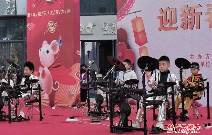 孩子们各展“身手”迎新春