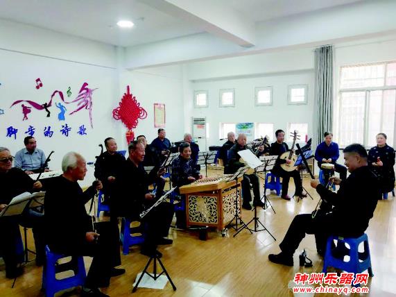 老年民乐团奏出夕阳红幸福曲