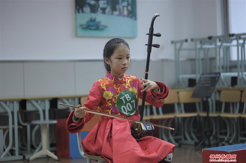 学西洋乐器的看不起学民乐的？不为考级，他们是发光的二胡少年