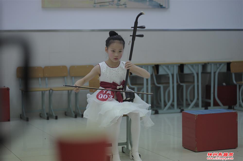 学西洋乐器的看不起学民乐的？不为考级，他们是发光的二胡少年