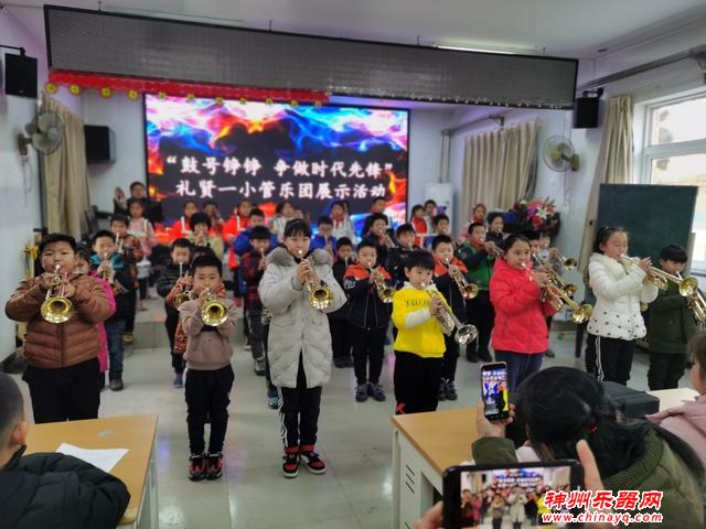 小学举行鼓号队展示活动