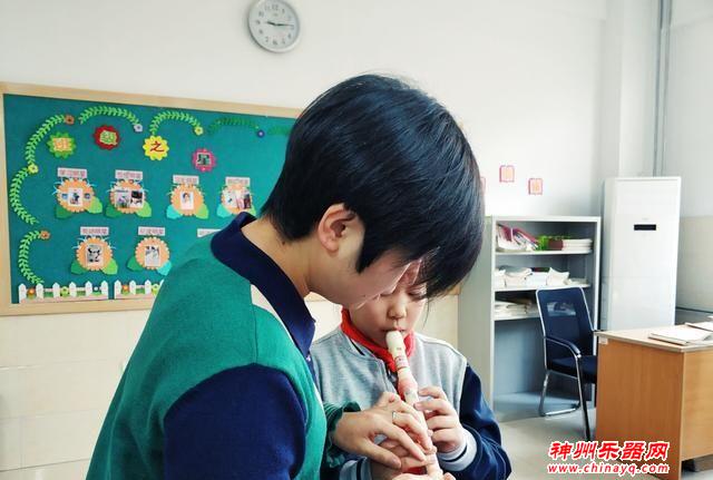 让教育在竖笛的伴奏中远行！