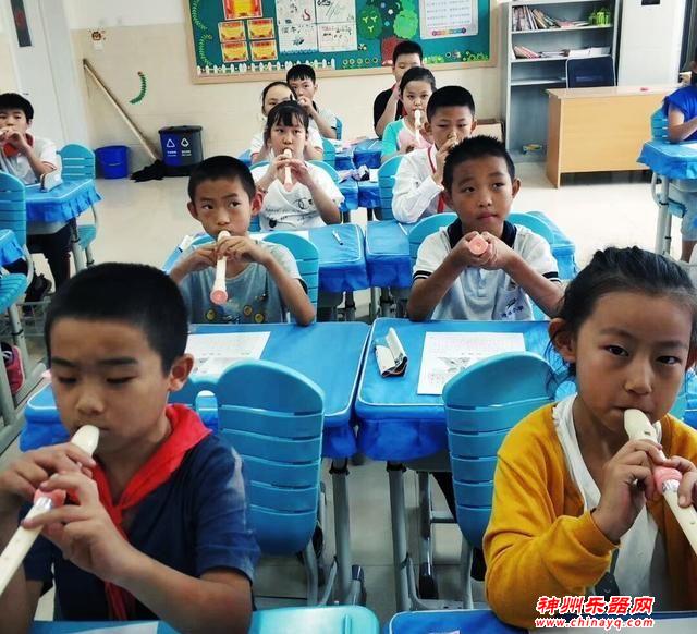 让教育在竖笛的伴奏中远行！