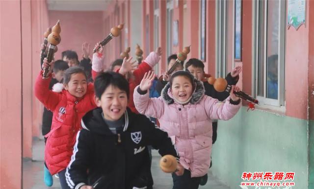 音乐浸润着孩子的心灵，播撒下美育的种子