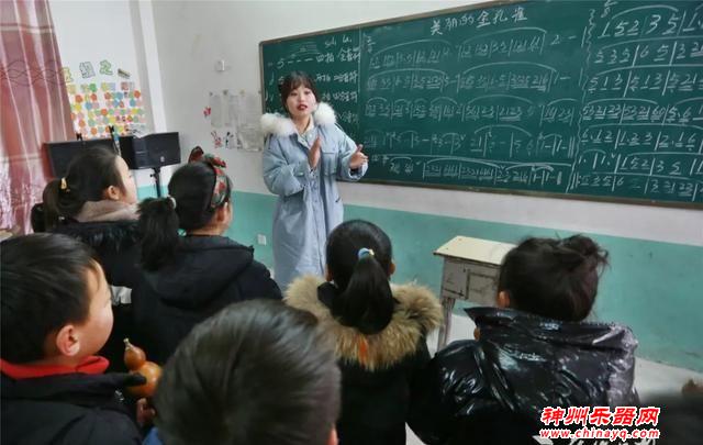 音乐浸润着孩子的心灵，播撒下美育的种子