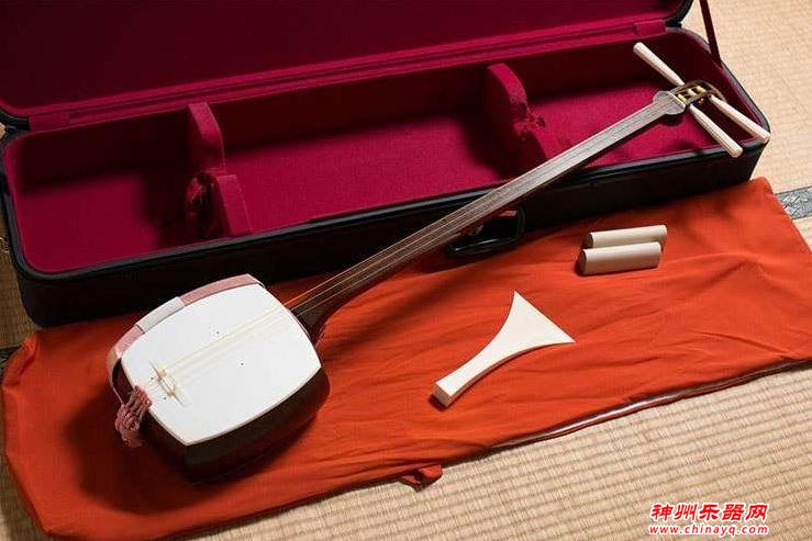 日本的这种乐器，用猫皮、狗皮制作，世所罕见，声色清幽而纯净