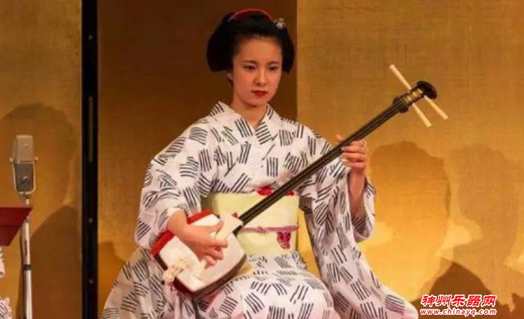 日本的这种乐器，用猫皮、狗皮制作，世所罕见，声色清幽而纯净