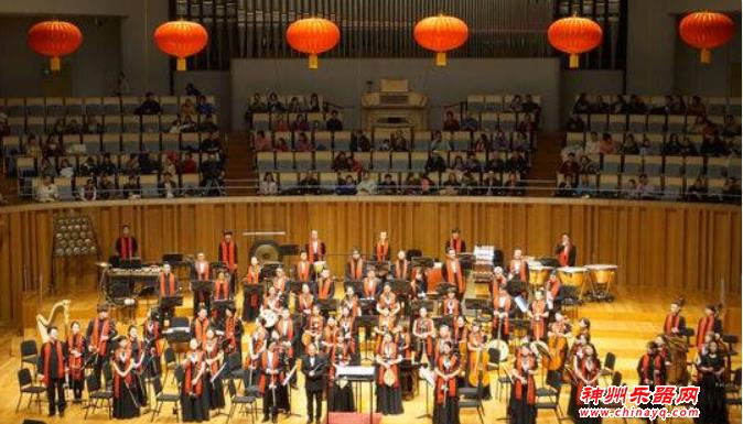 奏响国家大剧院的13弦萨塔尔是件什么乐器？