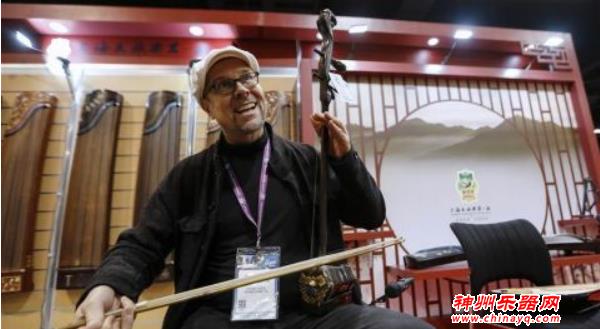 中国乐器在美国乐器展上“奏响强音”