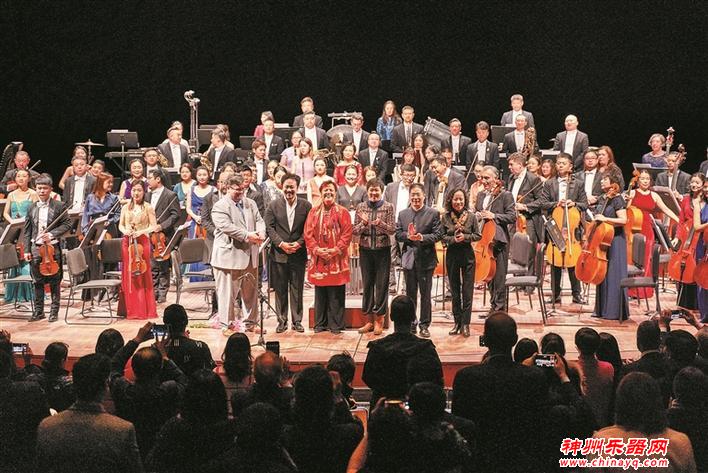 深交加拿大巡演中西合璧贺新春