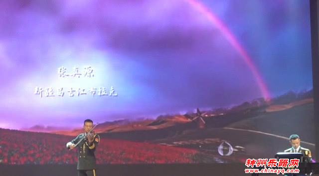 特种兵的新年晚会“嗨翻”全场