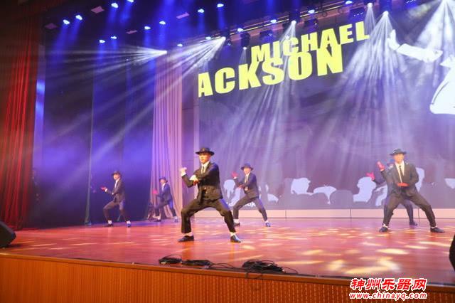 特种兵的新年晚会“嗨翻”全场