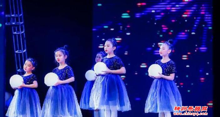 少儿春晚来了 600萌娃“闹”新春