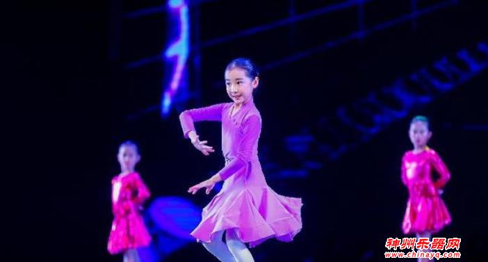 少儿春晚来了 600萌娃“闹”新春