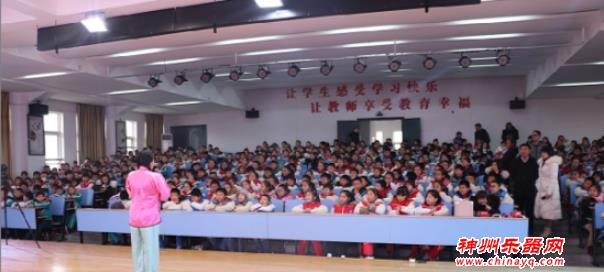 腔剧团走进学校