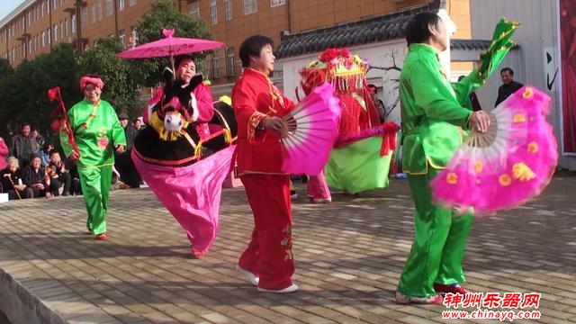 乡村文艺演出庆新年