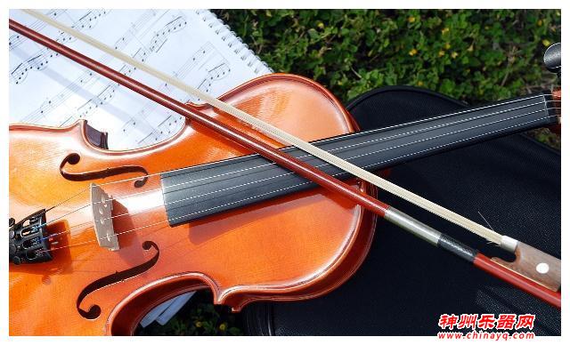 含着泪，也要将乐器坚持下去