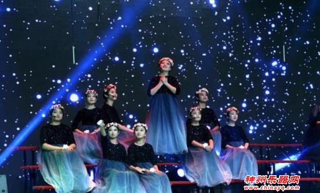 双语、京剧、乐器演奏　用歌声和爱拉开新年大幕